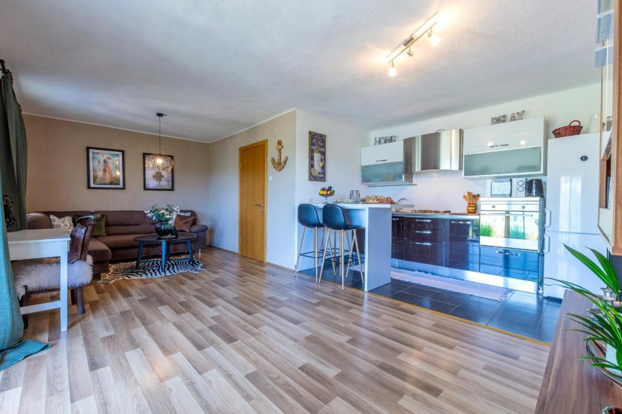 Apartman Ella Peracko Blato Экстерьер фото